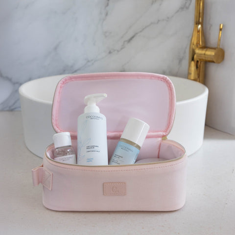 Trousse rose de toilette allongée
