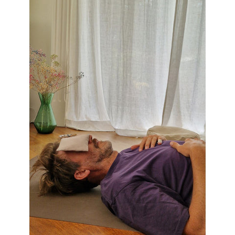 Coussin pour les yeux en lin avec lavande et pierres précieuses sauge