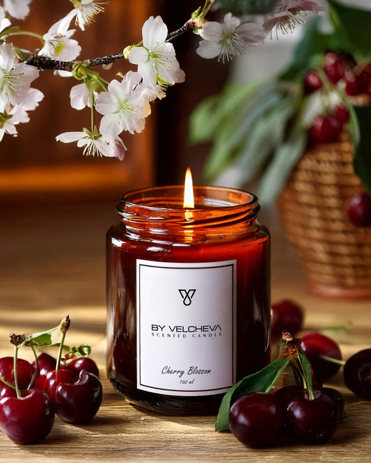 By Velcheva Candela Profumata Cherry Blossom – 160 ml, Ciliegia, Rosa & Vaniglia