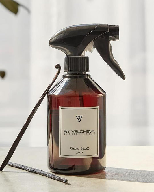 By Velcheva Spray Tessile Tabacco Vaniglia – 500 ml, Tabacco, Vaniglia e Cacao