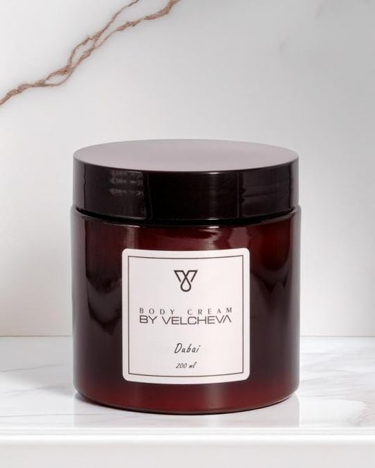Crema Corpo By Velcheva Dubai – 200 ml, Rosa, Oud e Vaniglia, per tutti i tipi di pelle