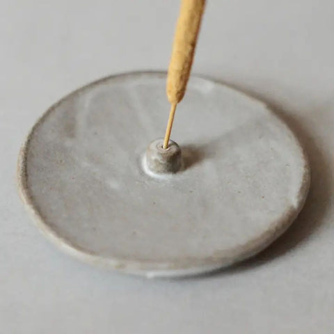 Support de bâtonnets d’encens gris clair
