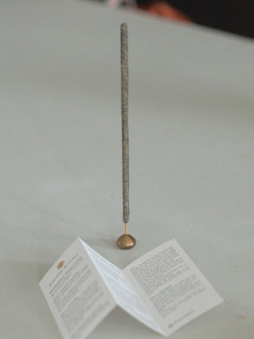 Schwarzer Copal Räucherstäbchen Handgerollt