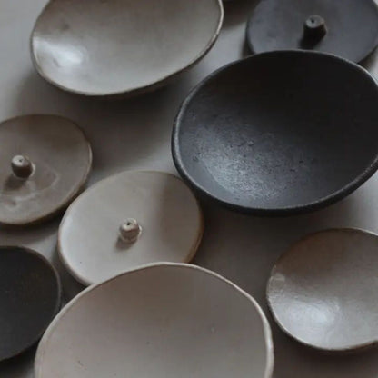 Support de bâtonnets d’encens gris clair